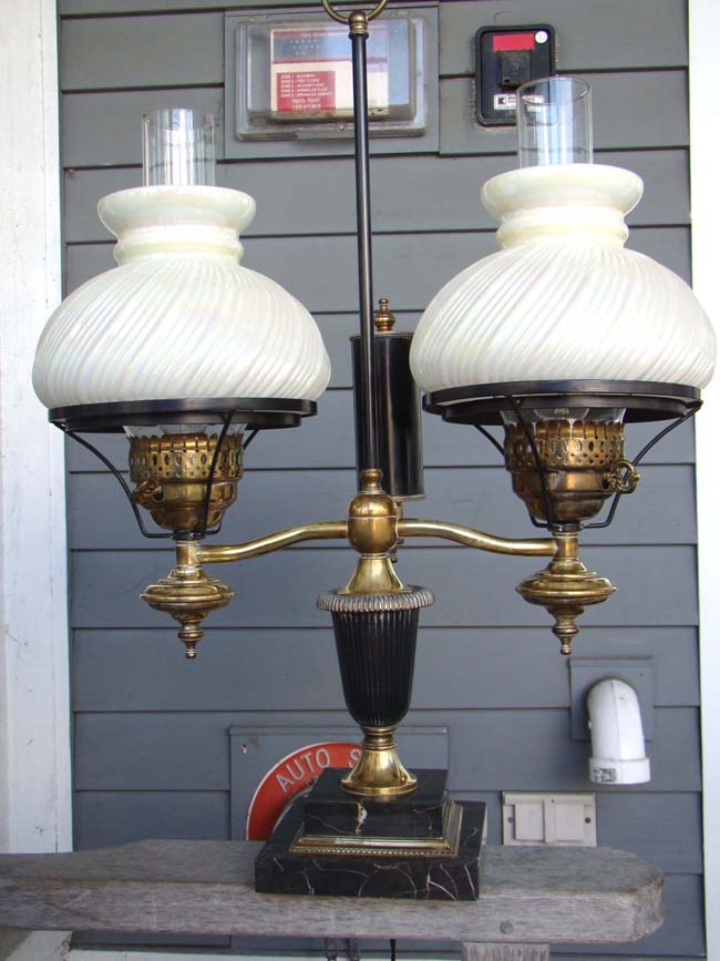 A beautiful double fluid lamp, now electrified, circa 1900-1920 — image 2